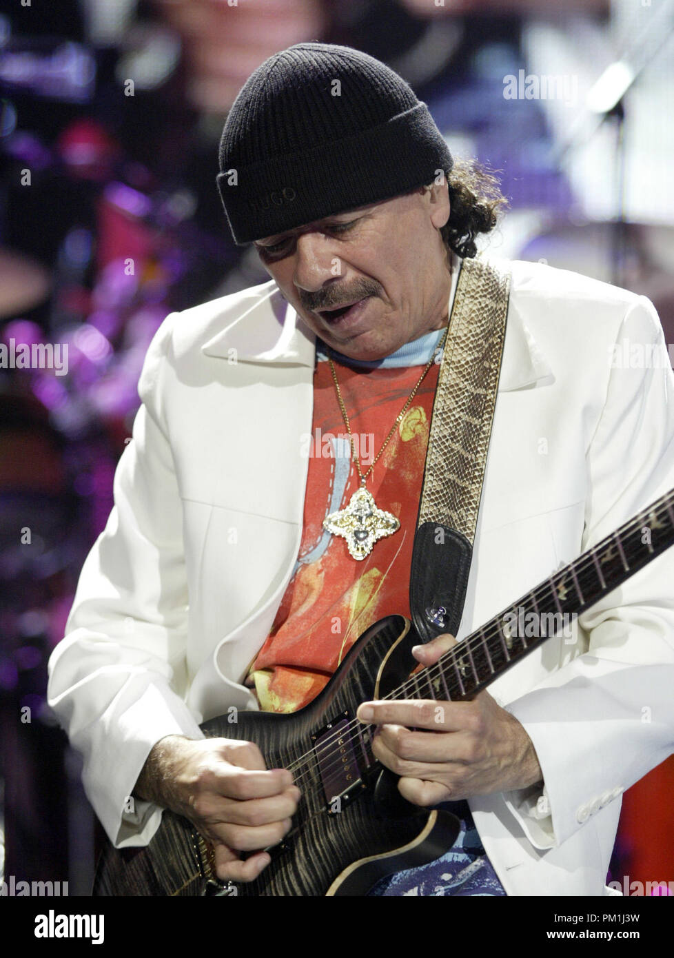 Carlos Santana en concert à l'American Airlines Arena de Miami, Floride le 1 juin 2005. Banque D'Images