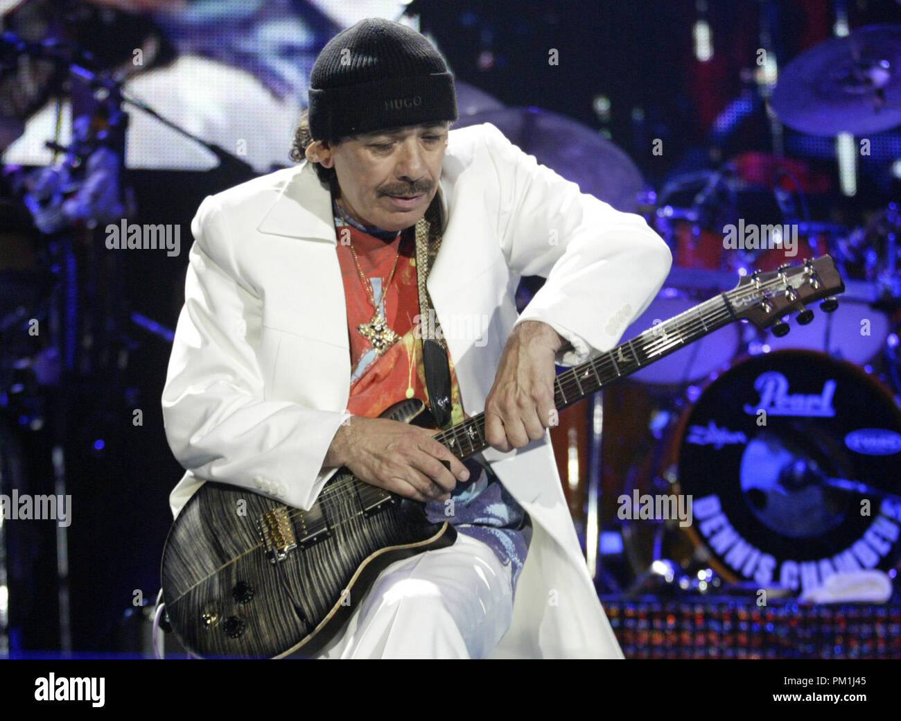 Carlos Santana en concert à l'American Airlines Arena de Miami, Floride le 1 juin 2005. Banque D'Images