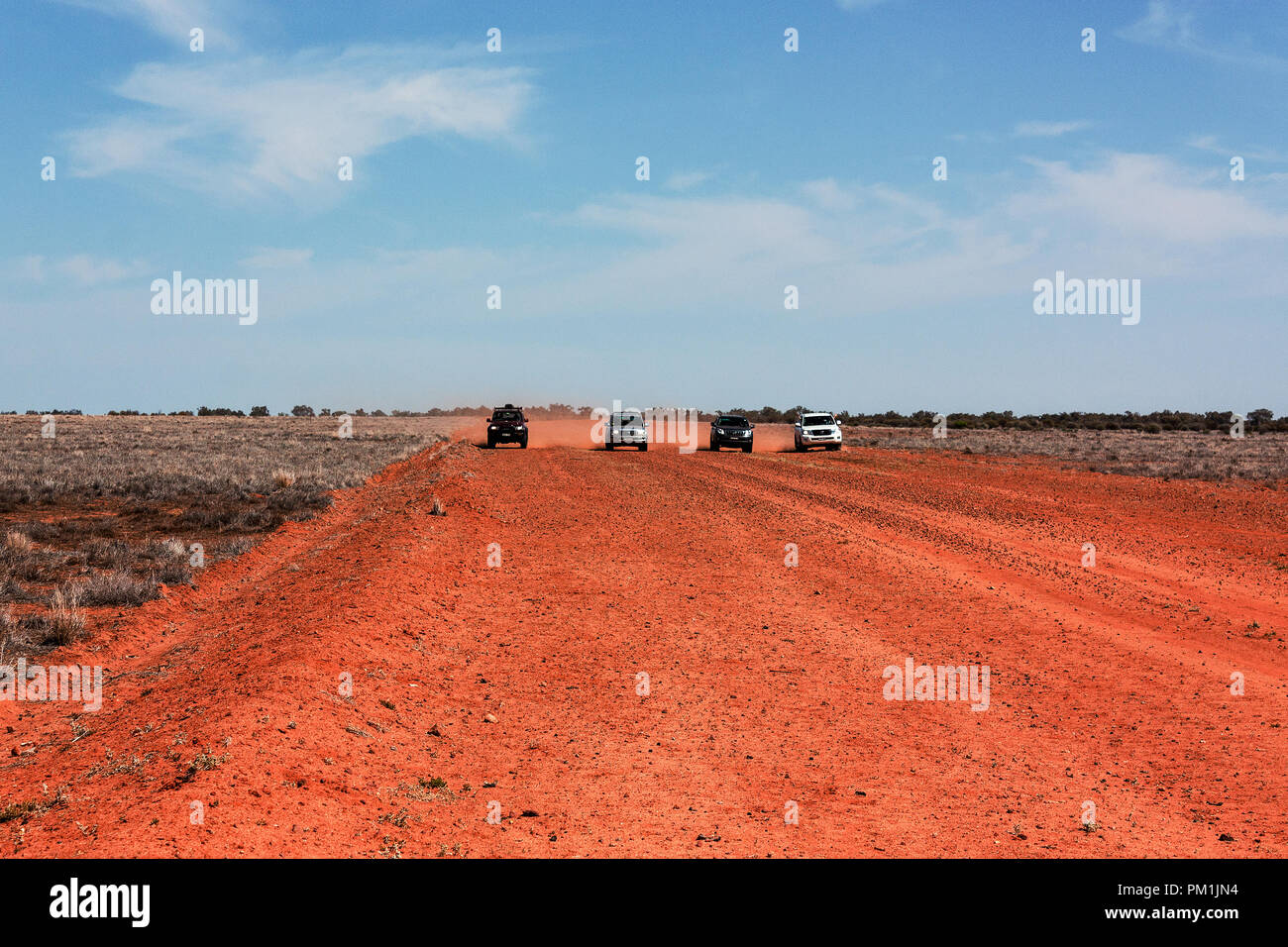 4x4 off road cars sur terre rouge de l'arrière-pays australien Banque D'Images