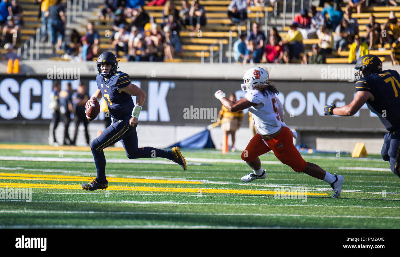 California Memorial Stadium. 15 Sep, 2018. États-unis Californie quarterback Chase Garbers (7) game stats 20-25-1 pour 224 yards et 3 touchdown à court de la poche lors de la NCAA Football match entre l'état de l'Idaho et de la Californie Bengals Golden Bears 45-23 gagner au California Memorial Stadium. James Thurman/CSM/Alamy Live News Banque D'Images