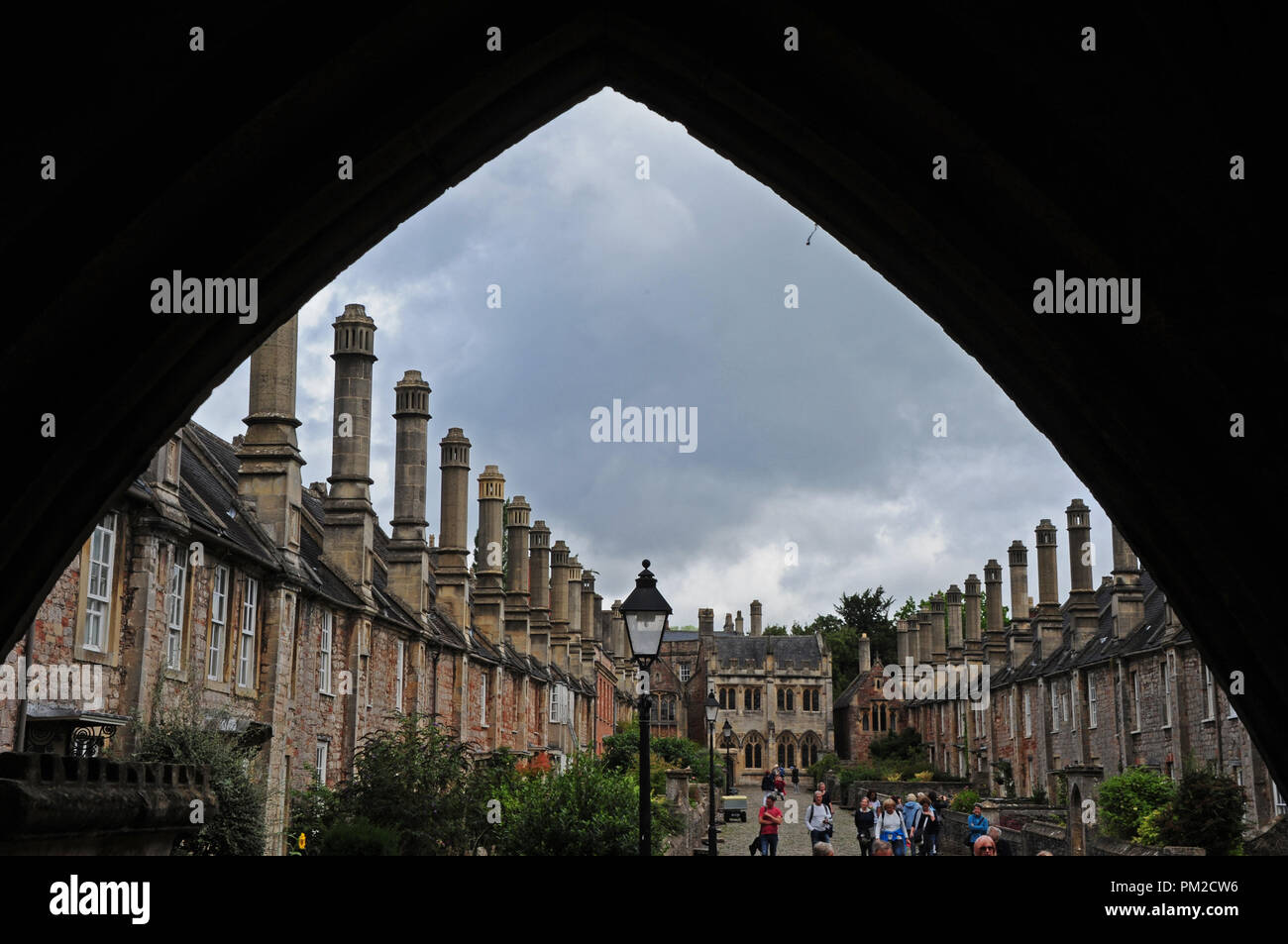 Wells, Grossbritannien. Août 13, 2018. 'Fermer' Vicaires - un dessin de rue avec maisons individuelles rempli pour les hommes de le choeur de la cathédrale de Wells 1363, enregistré en août 2018 dans le monde de l'utilisation | Credit : dpa/Alamy Live News Banque D'Images