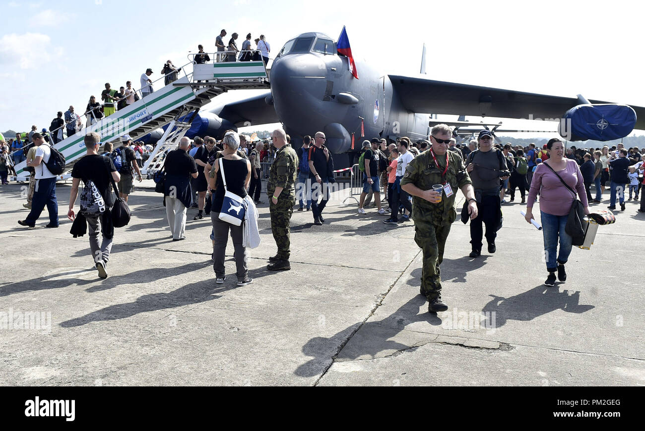 Inspecter les bombardiers stratégiques américains B-52 Stratofortress pendant l'OTAN et de la Force aérienne tchèque jours jours à l'aéroport de Mosnov, Ostrava, République tchèque, le 15 septembre 2018. (Photo/CTK Jaroslav Ozana) Banque D'Images