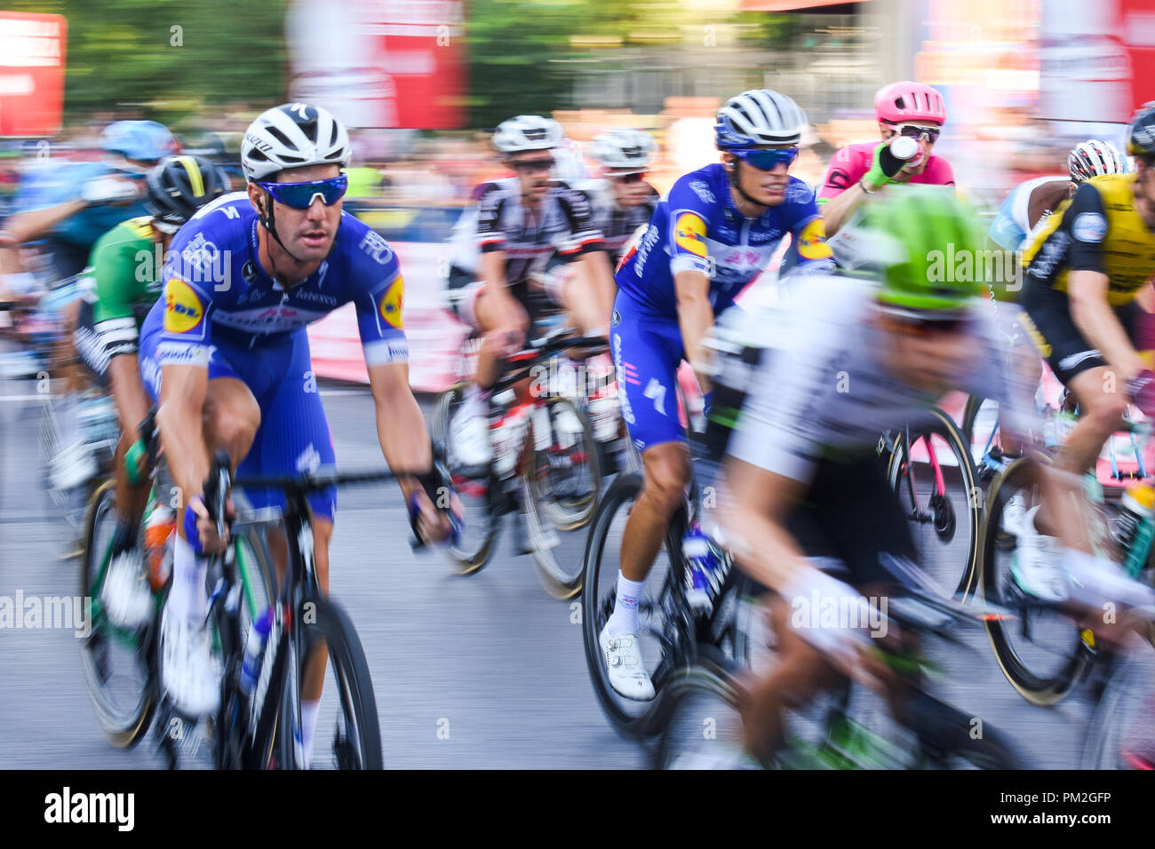 Madrid, Espagne. 13 Septembre, 2018. La Vuelta 2018. Étape 21. Fabio Sabatini (ITA) N.97 et Enric Mas Nicolau (ESP) N.95 - L'équipe Quick Step - Parquet. Pedro Ros Sogorb/Alamy Live News Crédit : Pedro Ros/Alamy Live News Banque D'Images