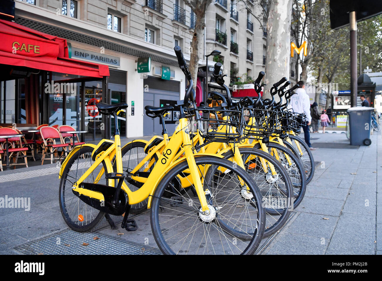 Paris. 17 Sep, 2018. Photo prise le 17 septembre 2018 montre ofo vélos partagés à la gare de Porte d'Orléans à Paris, France. À l'occasion de la Semaine européenne de la mobilité, ofo a lancé une campagne d'un mois avec la RATP (Opérateur Autonome des Transports Parisiens), encourager les passagers à monter leurs vélos partagés répartis dans six stations du T3d'un tramway qui traverse la partie sud de Paris. Crédit : Chen Yichen/Xinhua/Alamy Live News Banque D'Images