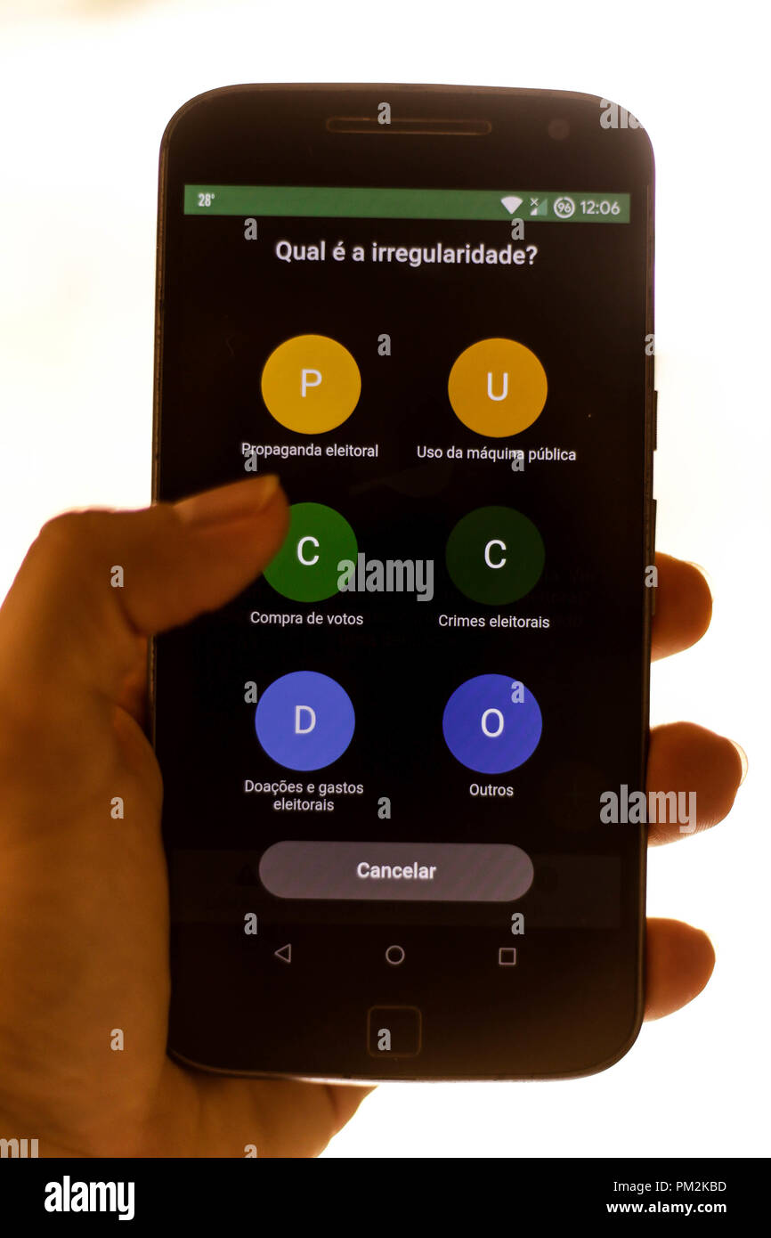 Recife, Brésil. 17 Sep, 2018. Pardal Application permet aux électeurs de signaler les infractions à l'occasion des campagnes électorales, agissant comme les inspecteurs de l'élection et des acteurs importants dans la lutte contre la corruption électorale. Credit : Jr Manolo/FotoArena/Alamy Live News Banque D'Images