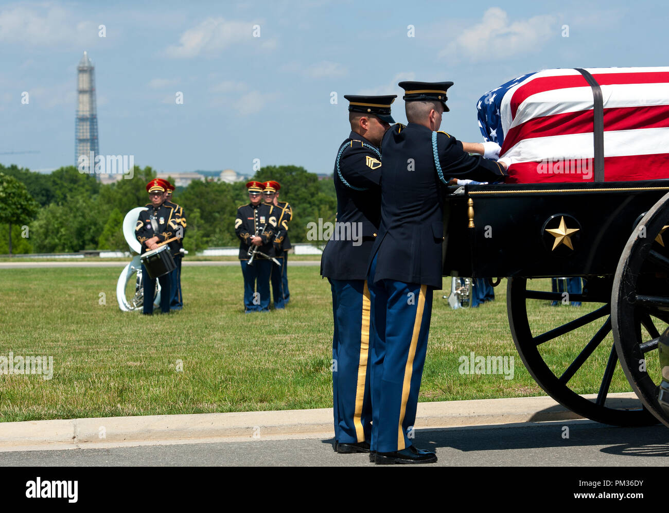 États-unis - le 11 juin : le capitaine George L. Barton de l'armée américaine, 101e Division aéroportée a été enterré aujourd'hui au cimetière national d'Arlington Arlington vierge Banque D'Images