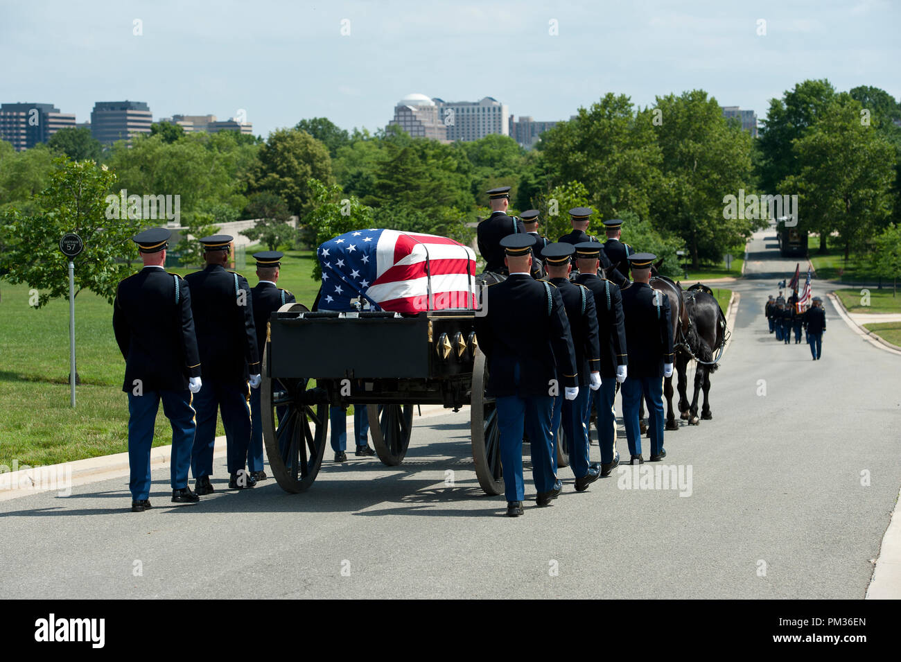 États-unis - le 11 juin : le capitaine George L. Barton de l'armée américaine, 101e Division aéroportée a été enterré aujourd'hui au cimetière national d'Arlington Arlington vierge Banque D'Images