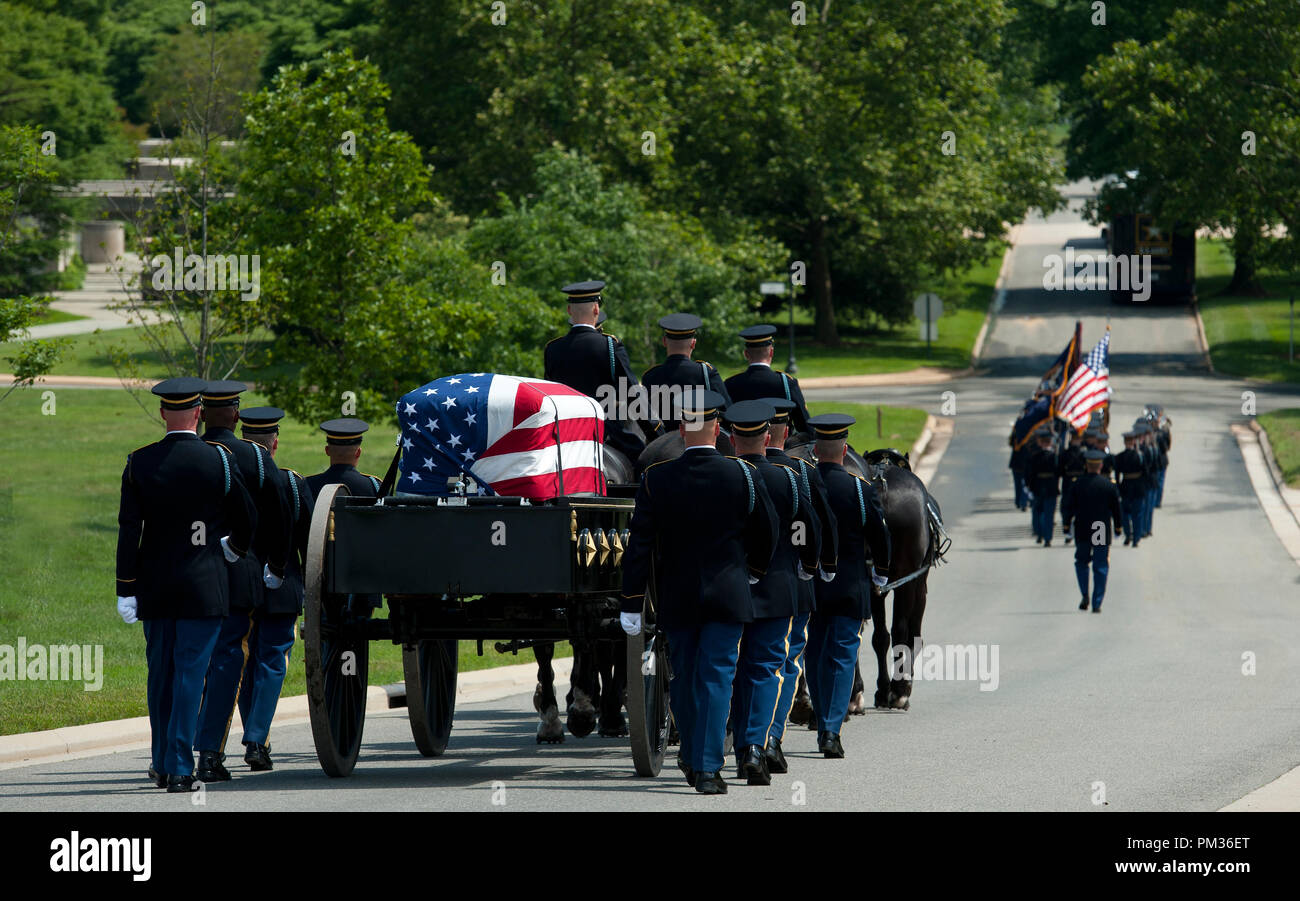 États-unis - le 11 juin : le capitaine George L. Barton de l'armée américaine, 101e Division aéroportée a été enterré aujourd'hui au cimetière national d'Arlington Arlington vierge Banque D'Images