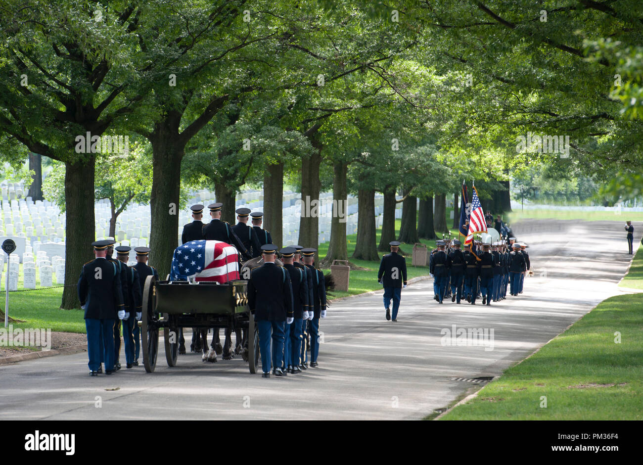 États-unis - le 11 juin : le capitaine George L. Barton de l'armée américaine, 101e Division aéroportée a été enterré aujourd'hui au cimetière national d'Arlington Arlington vierge Banque D'Images