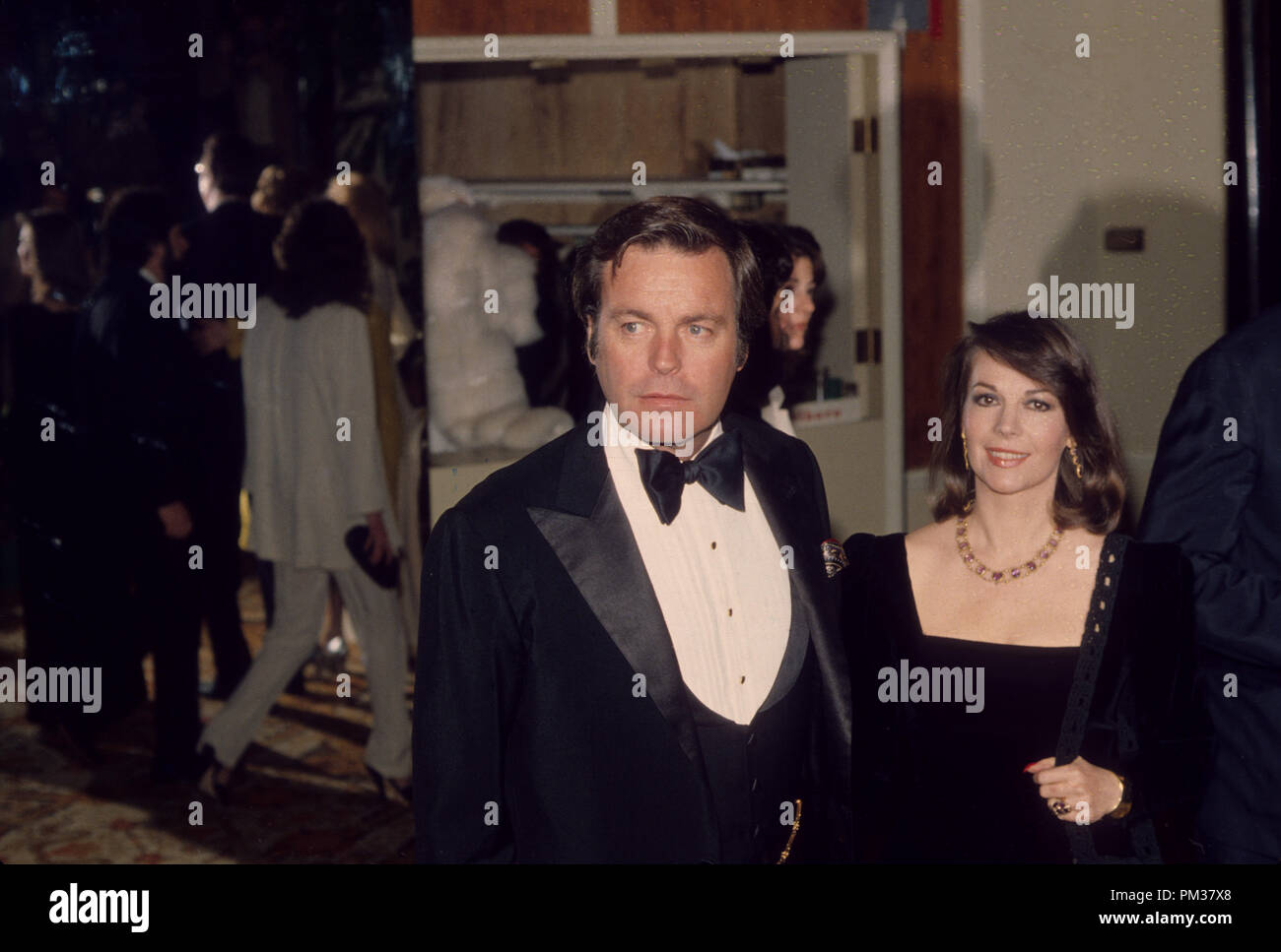 Natalie Wood et son mari Robert Wagner, vers 1980. Référence de fichier #  1111 015THA Banque D'Images