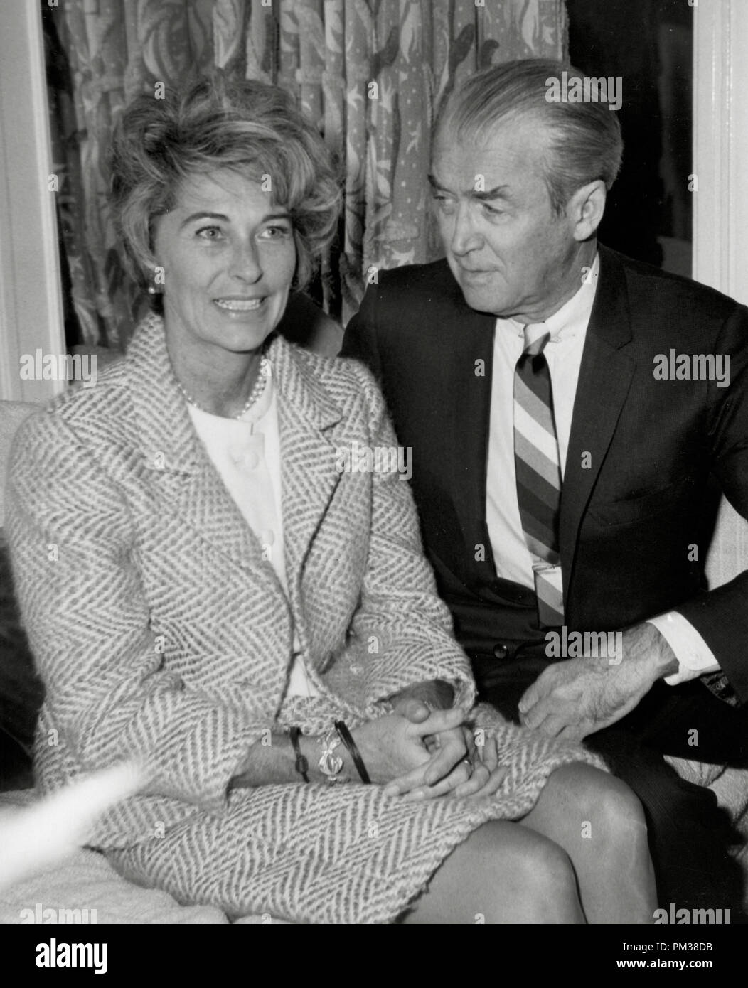 James Stewart et sa femme Gloria, janvier 1966. Référence de fichier # 1195_004THA Banque D'Images