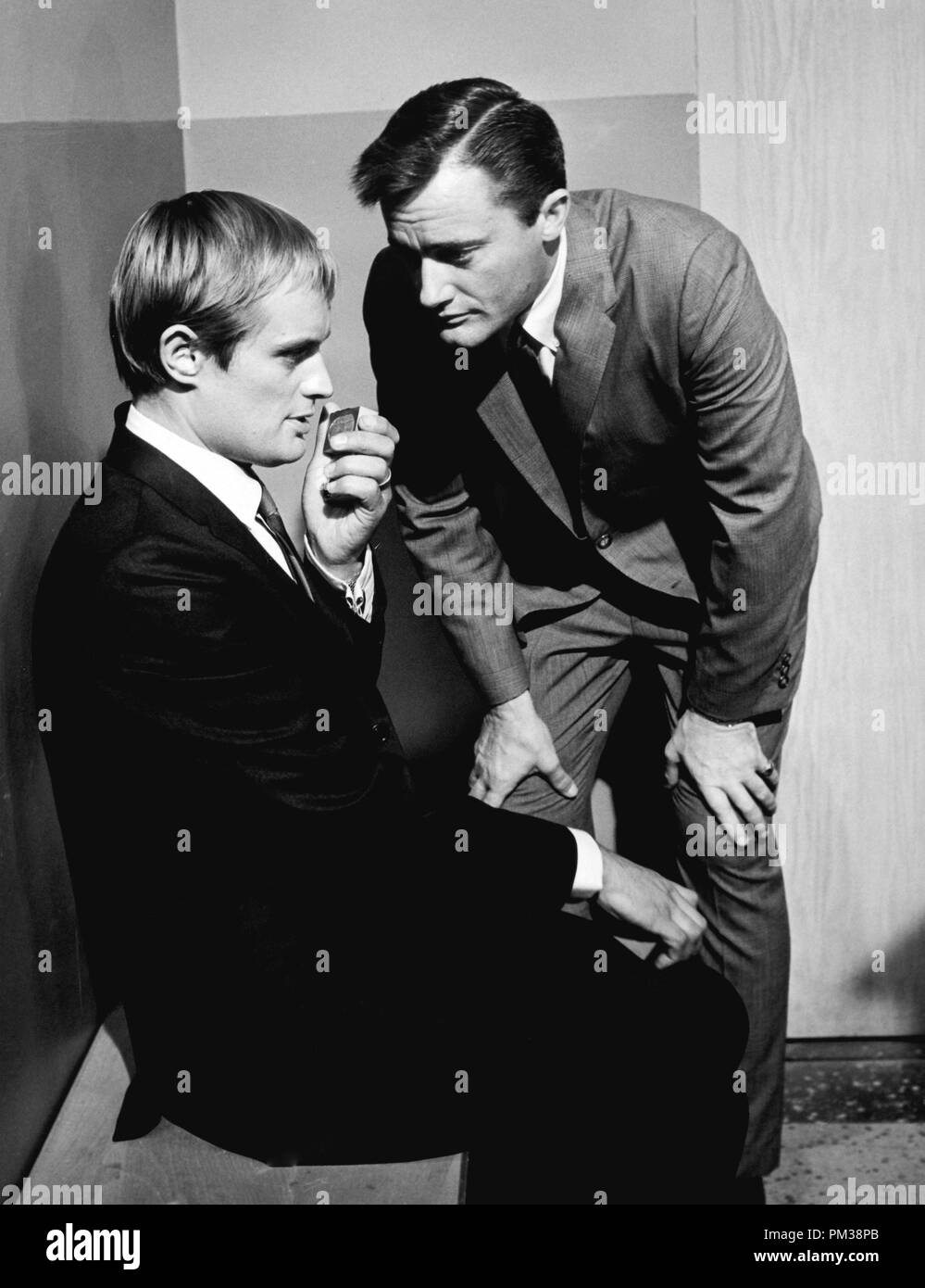 Robert Vaughn et David McCallum 'l'homme de l'U.N.C.L.E." vers 1964 Référence de fichier #  1231 007THA Banque D'Images