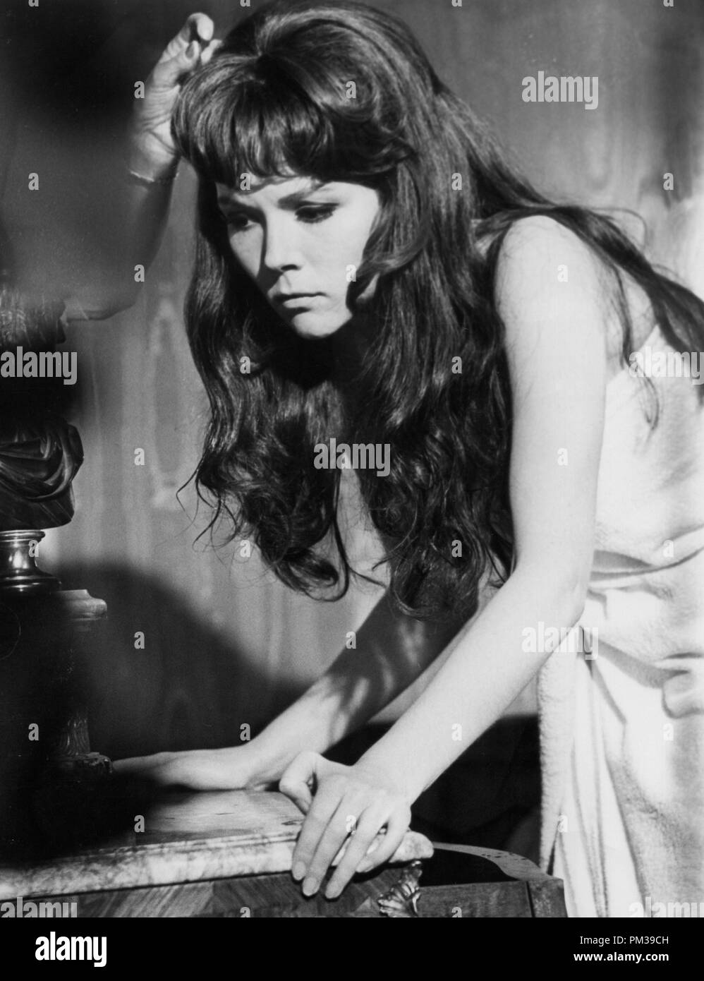 Diana Rigg, pendant le tournage de 'l'Assassinat Bureau" 1968 © CCR /Le Hollywood Archive - Tous droits réservés référence #  1294 004THA Banque D'Images