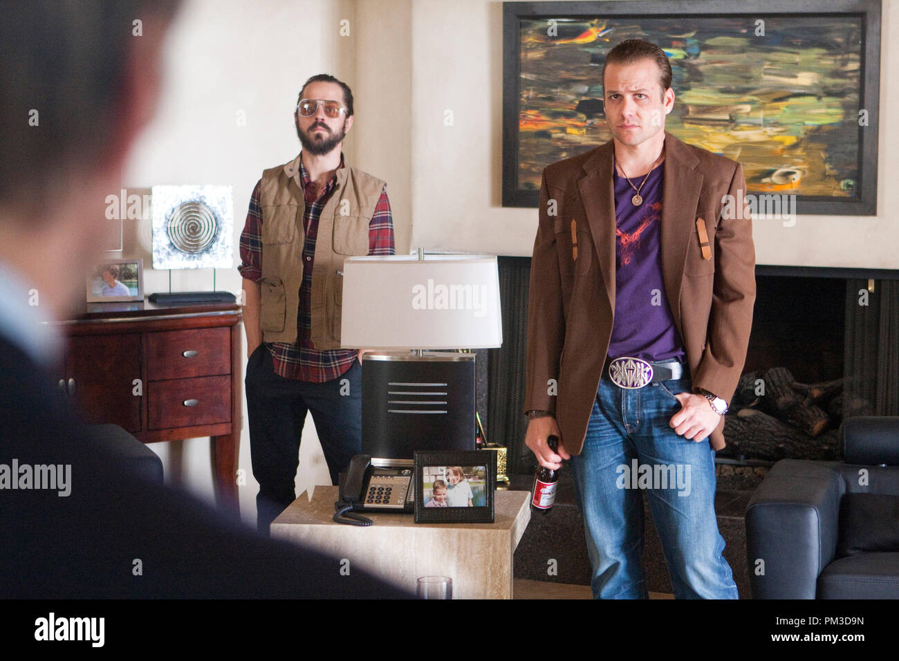 De gauche à droite : Giovanni Ribisi joue Wayne Beering et Gabriel Macht joue Buck Dolby dans 'Milieu des hommes.' Banque D'Images