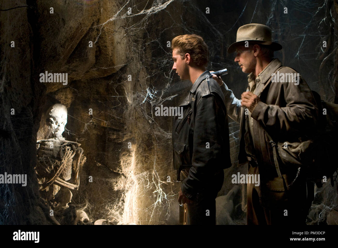 'Indiana Jones et le Royaume du Crâne de Cristal, Shia LaBeouf, Harrison Ford © 2008 Lucasfilm Ltd. Banque D'Images