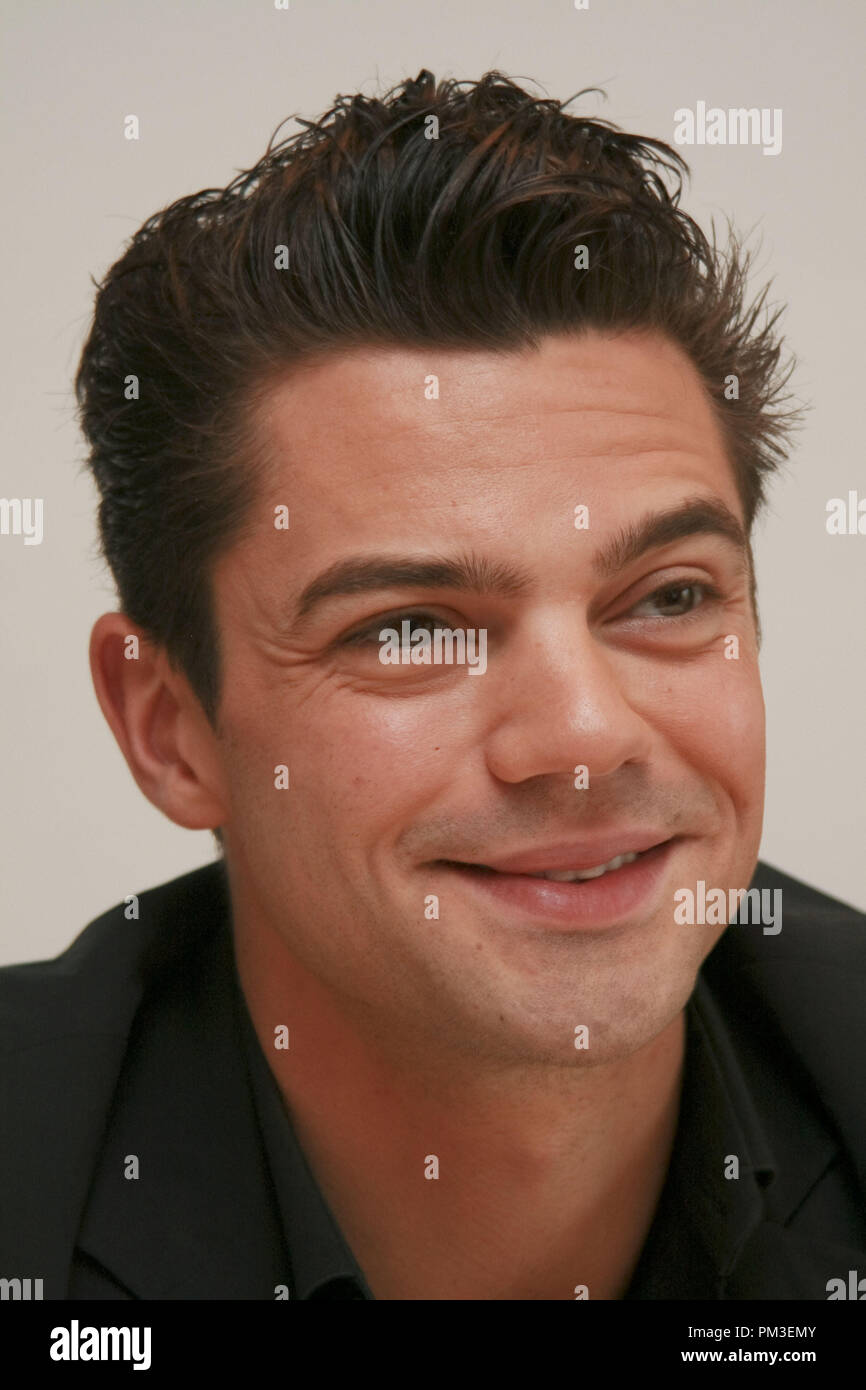 Dominic Cooper 'Tamara Drewe' Session de portrait, le 1 octobre 2010. La reproduction par les tabloïds américains est absolument interdit. Référence #  30502 Fichier 008CCR pour un usage éditorial uniquement - Tous droits réservés Banque D'Images