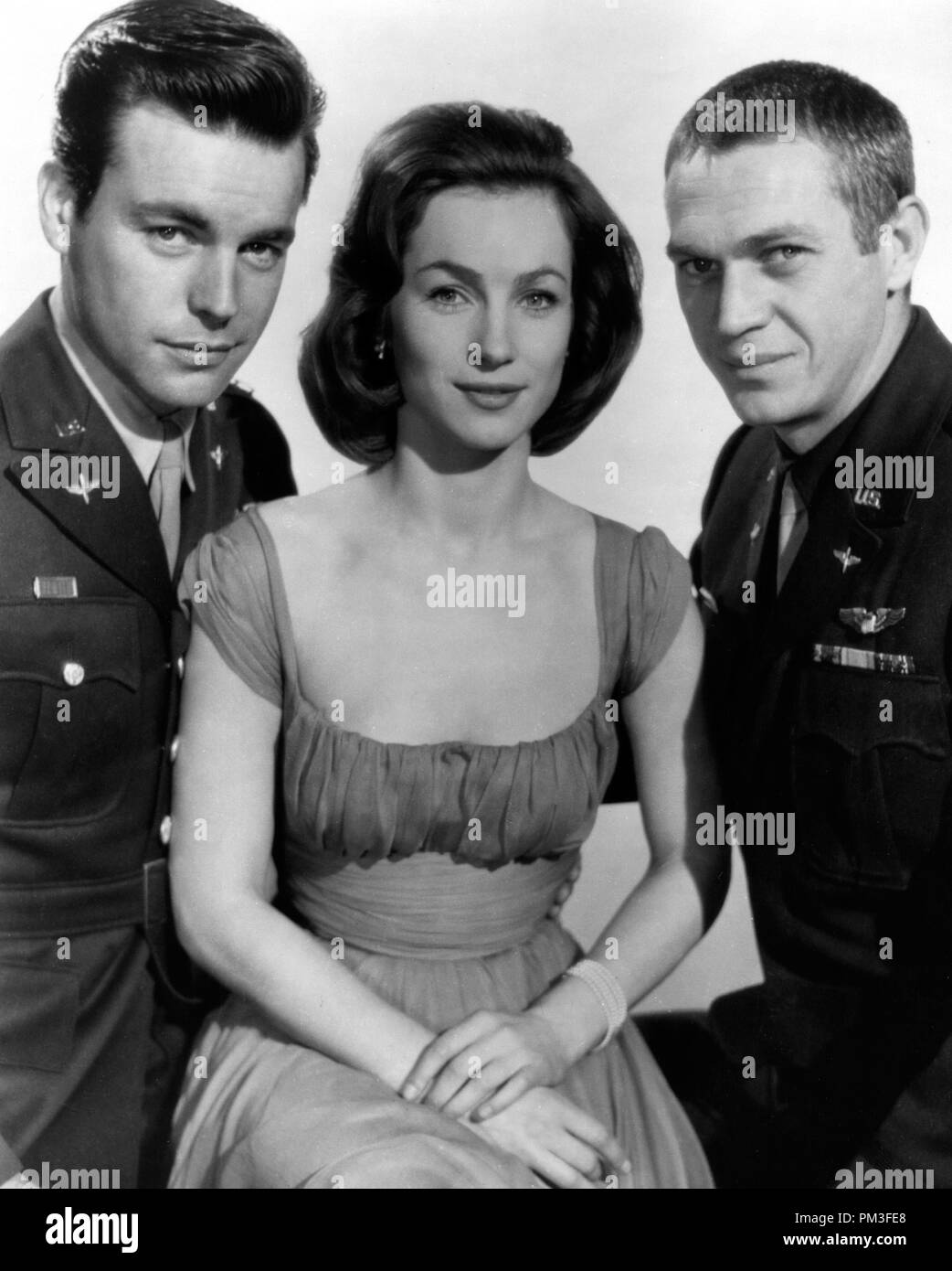 Studio publicité Still : 'The War Lover' Robert Wagner, Steve McQueen, Shirley Anne Field 1962 Columbia Pictures référence du fichier # 30732 1097THA Banque D'Images