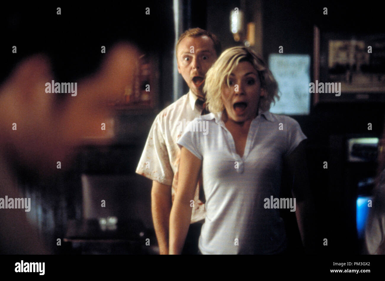 Photo du film de 'Shaun Of The Dead' Simon Pegg, Kate Ashfield © 2004 Rogue Features fichier référence #  30735682THA pour un usage éditorial uniquement - Tous droits réservés Banque D'Images