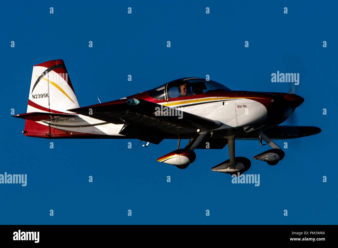 Van's RV-7A (N2395K) sur l'approche de Palo Alto (Aéroport) KPAO, Palo Alto, Californie, États-Unis d'Amérique Banque D'Images