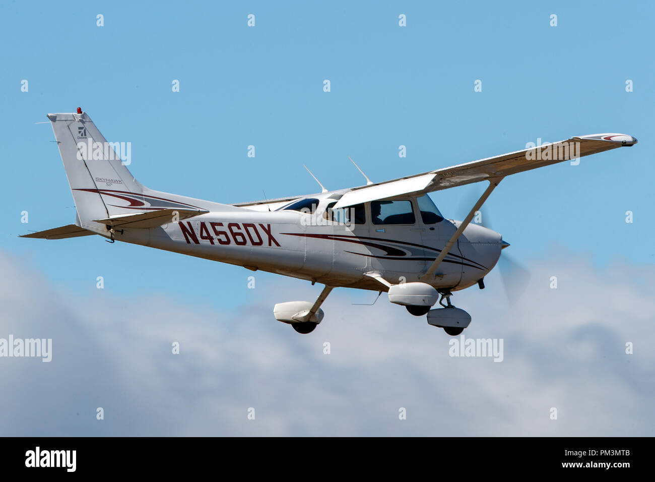 Cessna 172S (N456DX) à l'approche de Palo Alto (Aéroport) KPAO, Palo Alto, Californie, États-Unis d'Amérique Banque D'Images