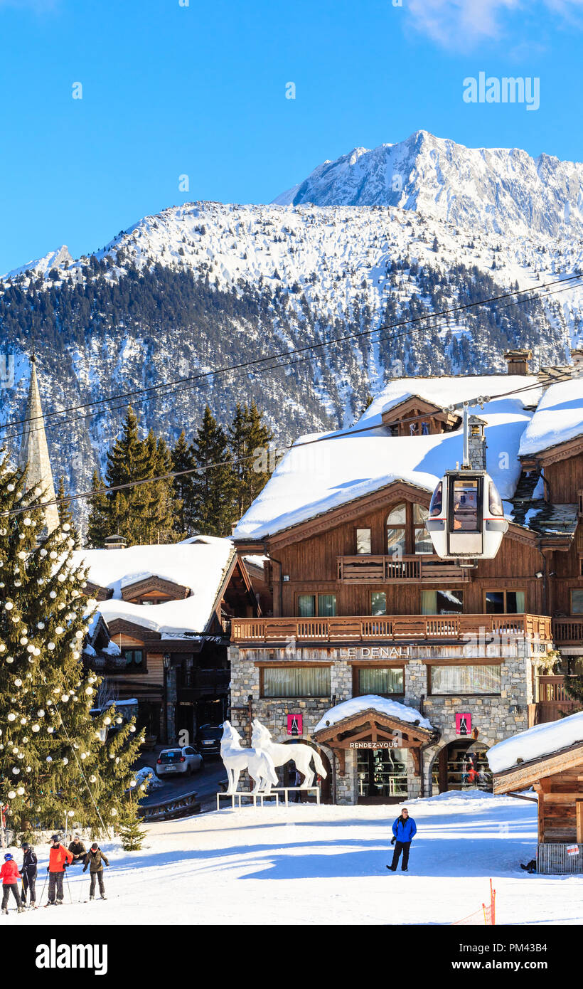 Station de ski Courchevel 1850 m en hiver. Le hôtel Denali. France Banque D'Images