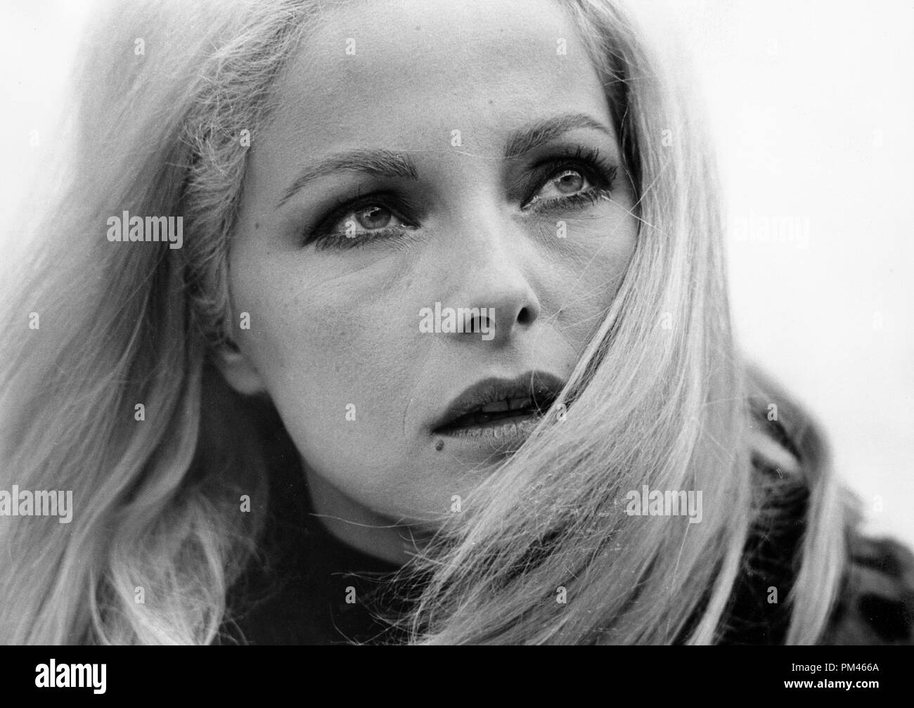 Virna Lisi, décembre10,1967. Référence # 1059 005THA © CCR /Le Hollywood Archive - Tous droits réservés. Banque D'Images