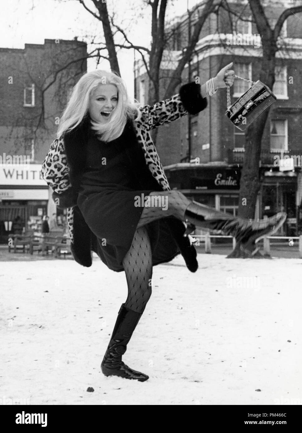 Virna Lisi, décembre10,1967. Référence # 1059 006THA © CCR /Le Hollywood Archive - Tous droits réservés. Banque D'Images