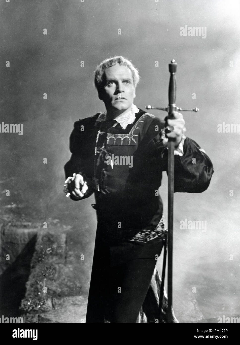 Laurence Olivier dans le caractère pour la version cinématographique de "Hamlet" 1948. Référence de fichier #  1104 005THA Banque D'Images