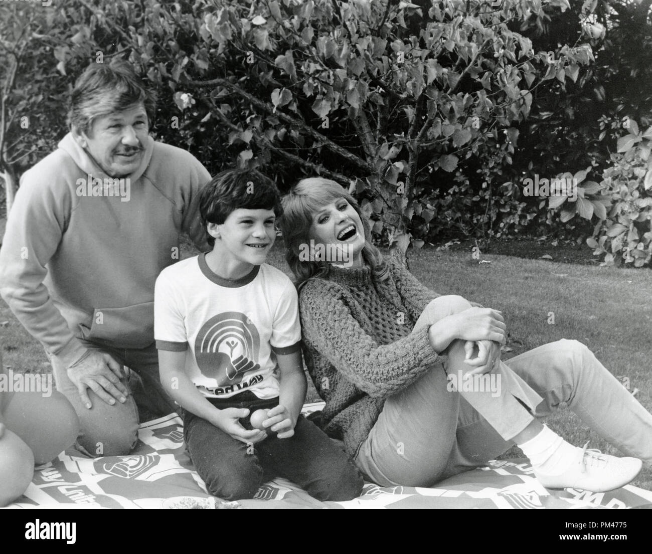 Jill Ireland avec mari Charles Bronson vers 1981. Référence de fichier #  1108 002THA Banque D'Images