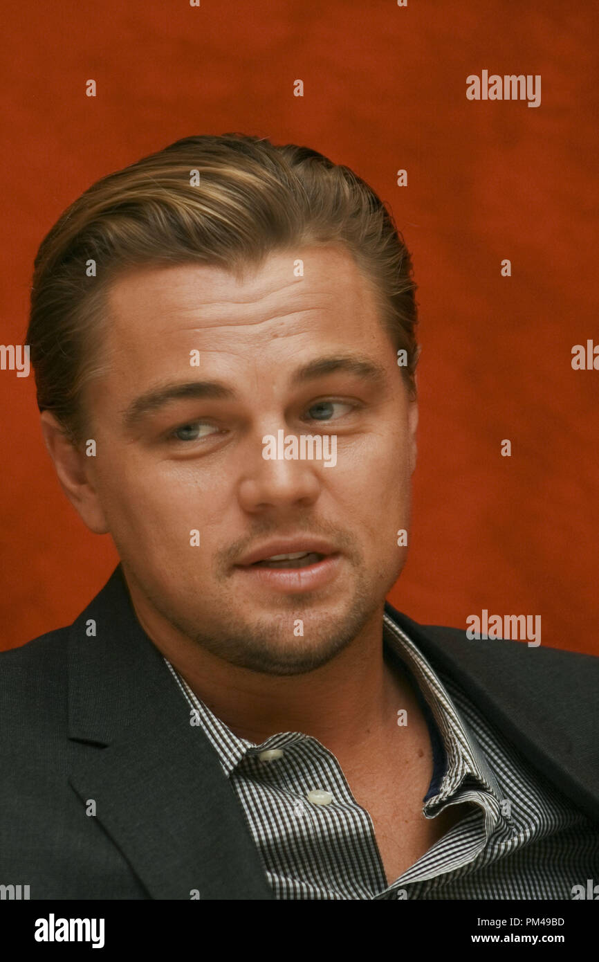 Leonardo DiCaprio 'Création' Session de portrait, le 24 juin 2010. La reproduction par les tabloïds américains est absolument interdit. Référence #  30305 Fichier 021CCR pour un usage éditorial uniquement - Tous droits réservés Banque D'Images