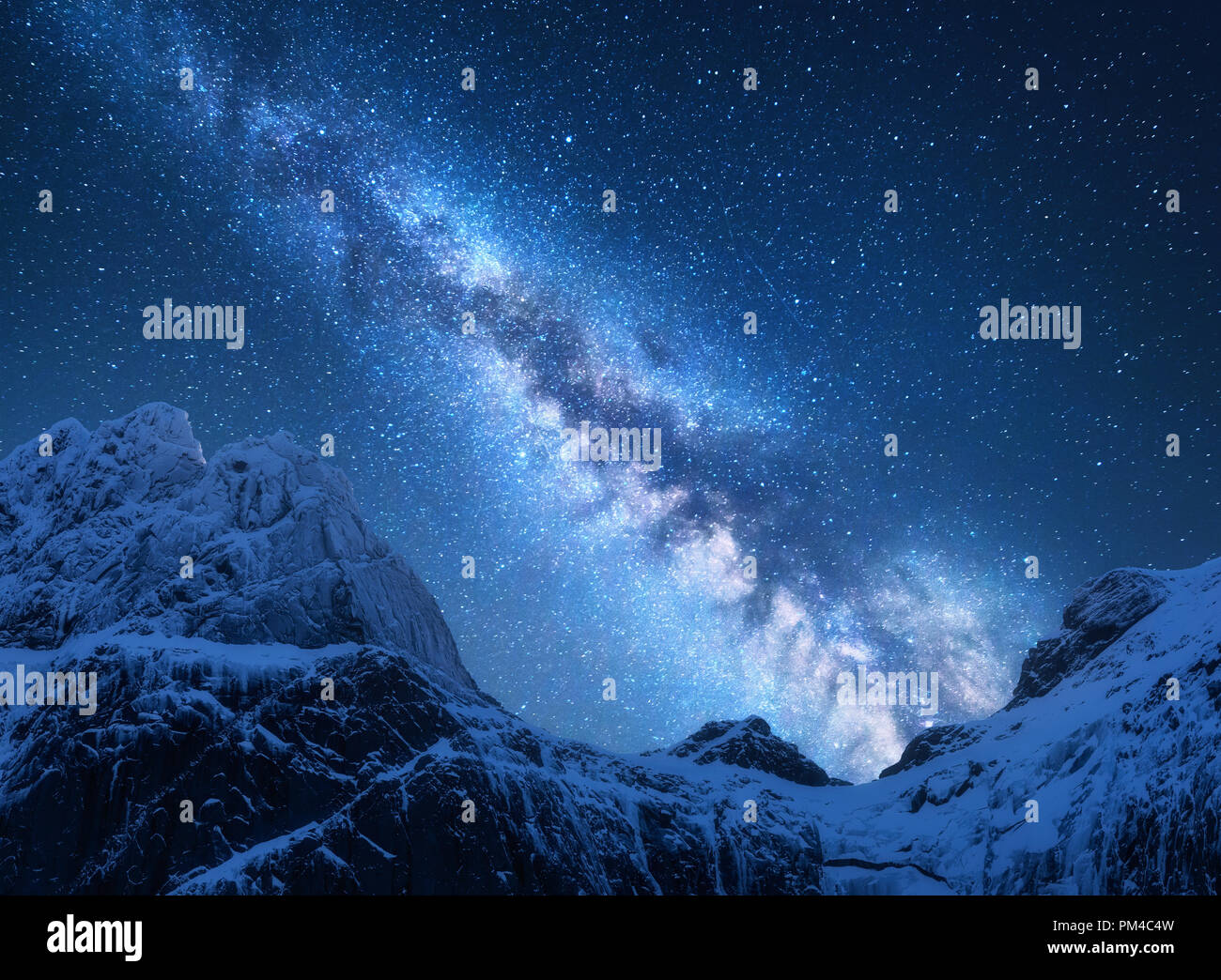 Voie Lactée Au Dessus Des Montagnes Enneigées Lespace Vue