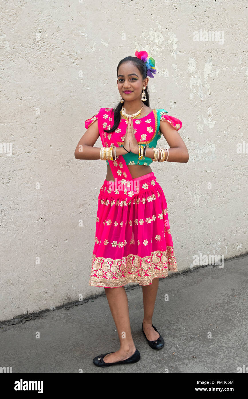 Portrait d'un joli adolescent hindou portant un costume traditionnel indien. Elle était une danseuse au Queens Promenade annuelle du cancer à Richmond Hill, dans le Queens. Banque D'Images