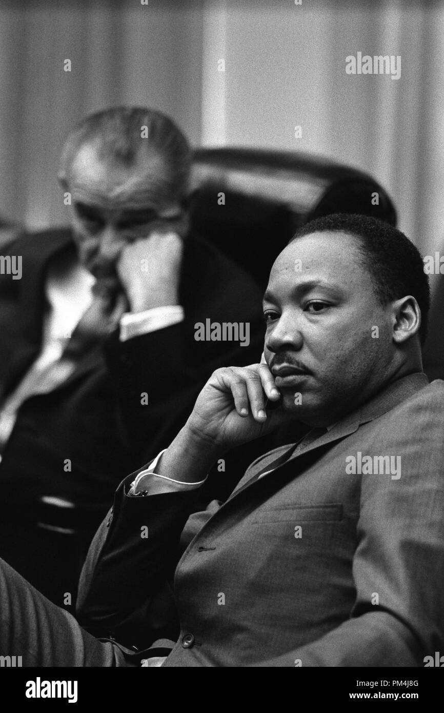 Le Président Lyndon B. Johnson et le Rév. Dr. Martin Luther King Jr., réunit à la Maison Blanche, le 18 mars 1966 Photo : Robert Yoichi Okamoto Référence de dossier #  1003 603THA Banque D'Images