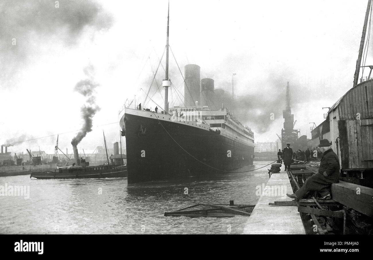 RMS Titanic amarré à Southampton avant son voyage fatidique, 1912. Référence de fichier #  1003 628THA Banque D'Images