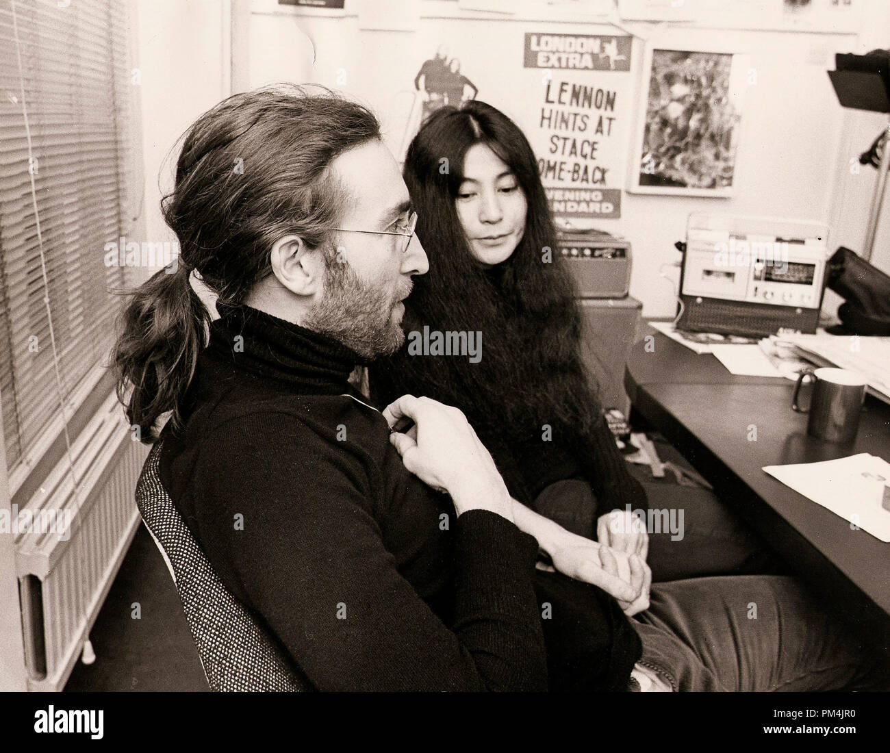 John Lennon et Yoko Ono, novembre 26,1969. Référence # 1013 Fichier 006 THA © CCR /Le Hollywood Archive - Tous droits réservés. Banque D'Images