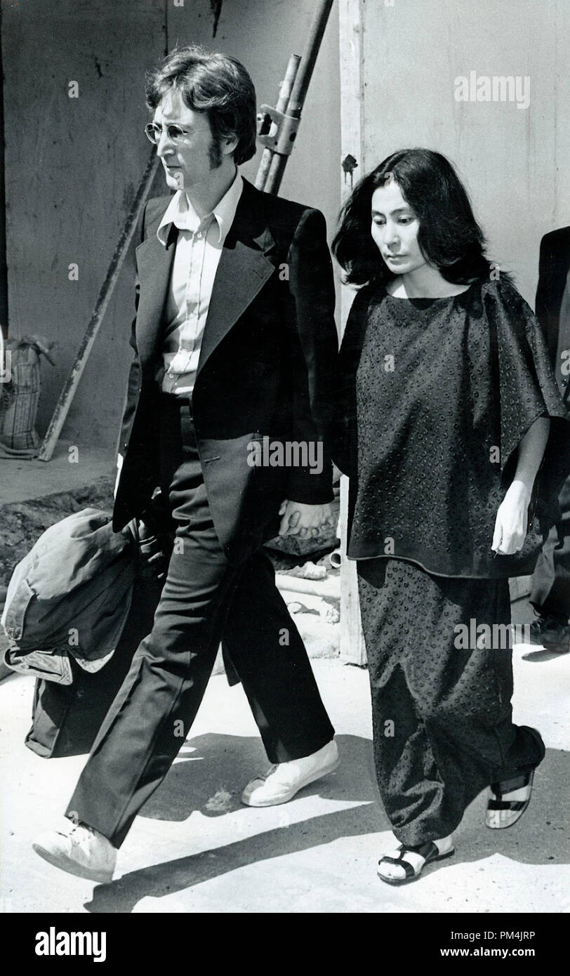 John Lennon et Yoko Ono, mai1971. Référence # 1013 Fichier 024 THA © CCR /Le Hollywood Archive - Tous droits réservés. Banque D'Images