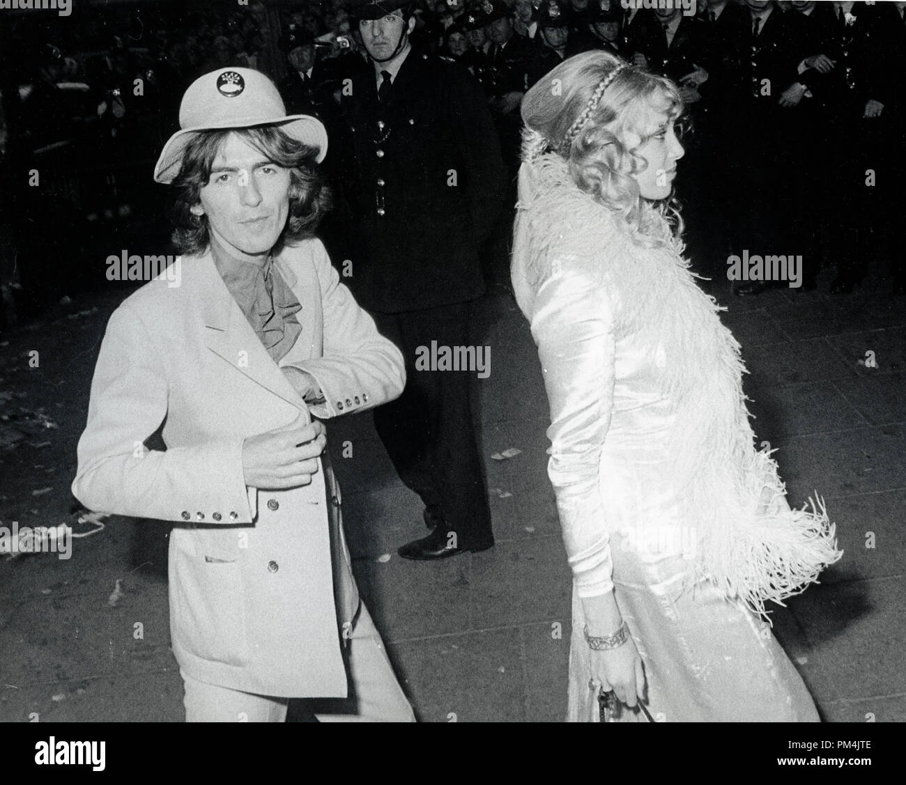 Beatle George Harrison et sa femme Pattie Boyd, juillet18,1968. Référence # 1013 Fichier 042 THA © CCR /Le Hollywood Archive - Tous droits réservés. Banque D'Images