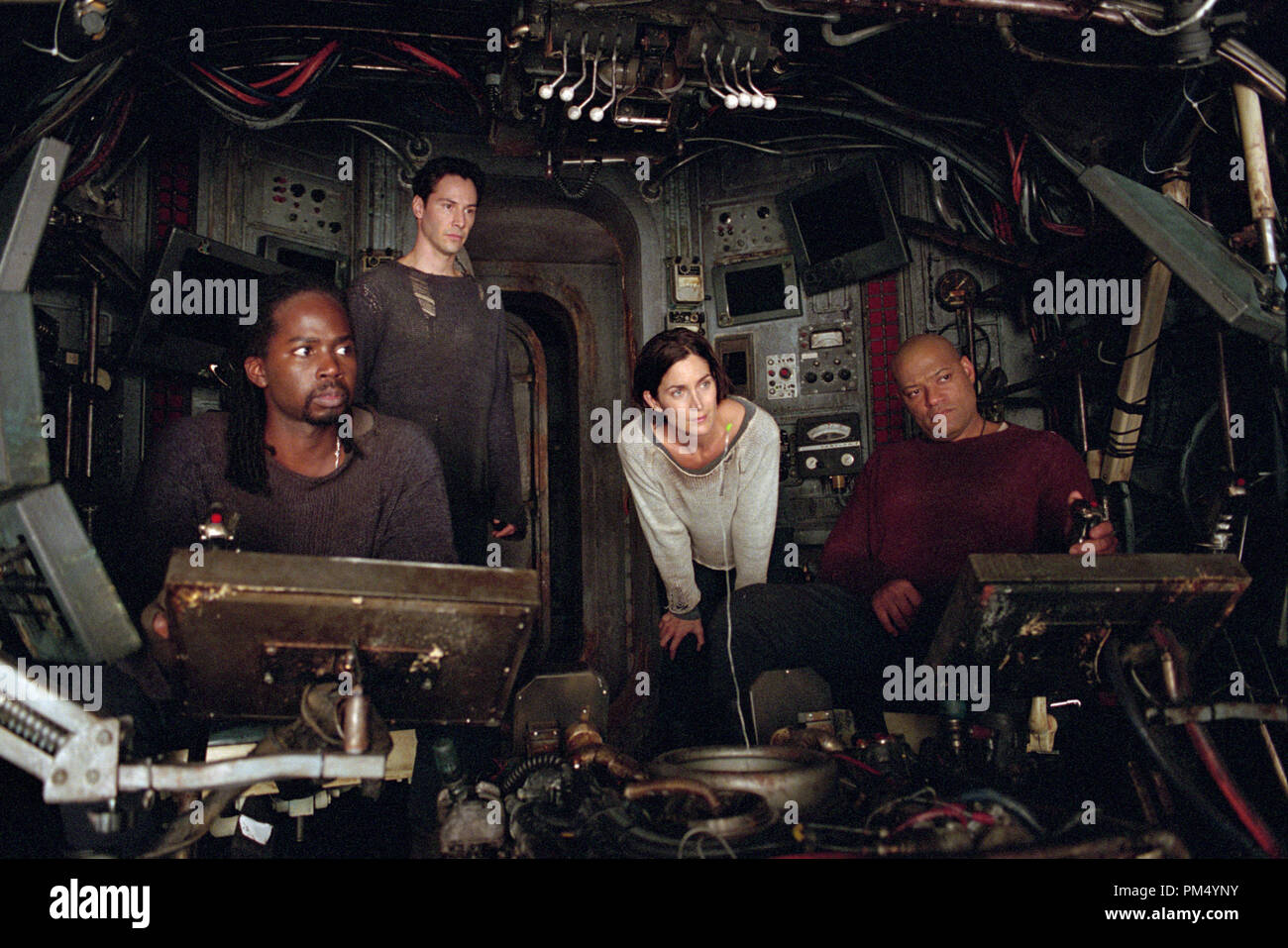 Photo du film / Publicité encore de 'The Matrix Reloaded' Harold Perrineau, Keanu Reeves, Carrie-Anne Moss, Laurence Fishburne © 2003 Warner Brothers Crédit photo : Caipirinha Boland Référence de dossier #  30753319THA pour un usage éditorial uniquement - Tous droits réservés Banque D'Images