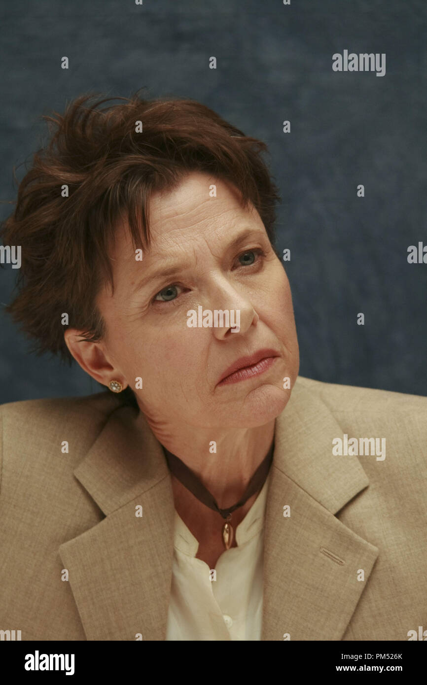 Annette Bening la "Mère et Enfant" Session de portrait, le 19 avril 2010. La reproduction par les tabloïds américains est absolument interdit. Référence #  30195 Fichier 023CCR pour un usage éditorial uniquement - Tous droits réservés Banque D'Images