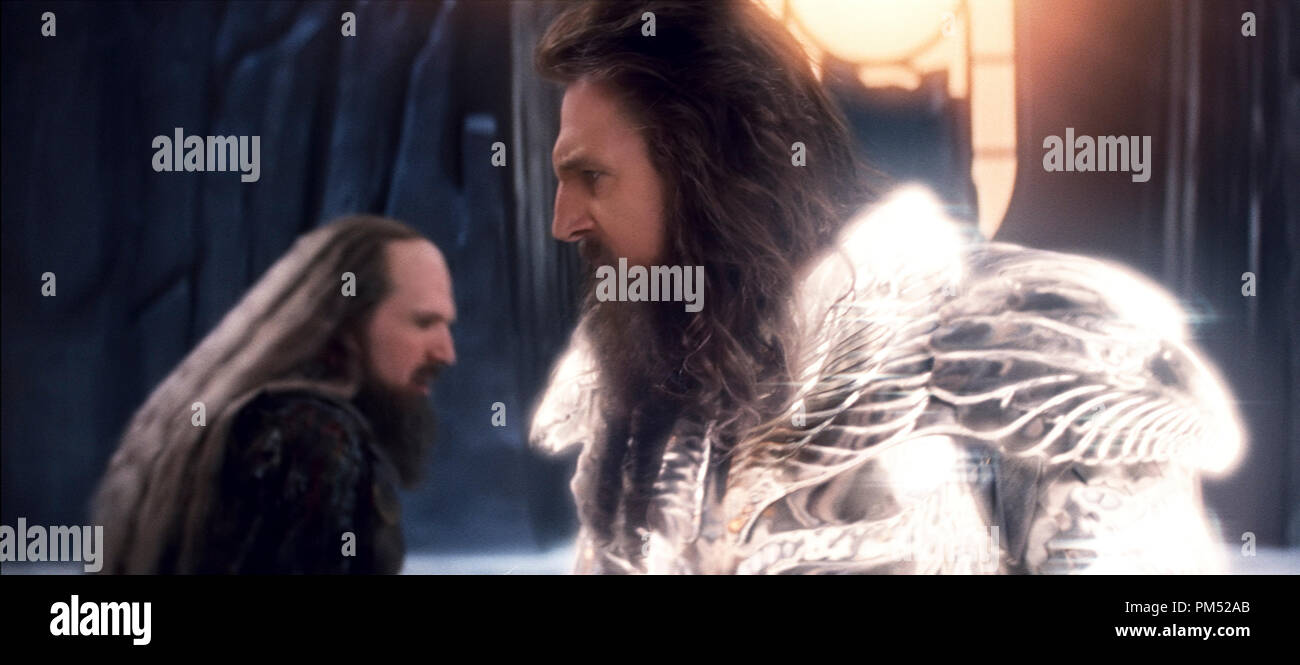 (L-r) Ralph Fiennes en tant qu'Hadès et Liam Neeson en Zeus dans Warner Bros Pictures et Legendary Pictures, "Le Choc des Titans", distribué par Warner Bros Pictures. Banque D'Images