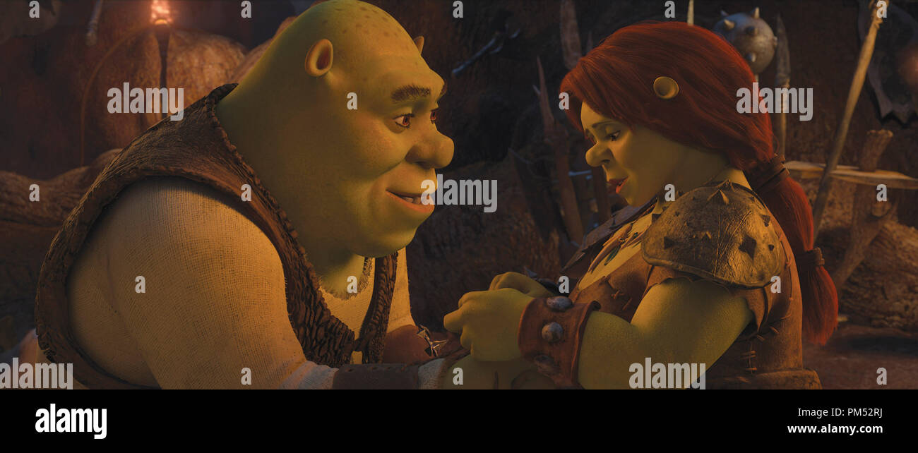 Dans l'autre réalité de 'hrærek pour toujours, d'après', Warrior Princess Fiona (Cameron Diaz) constate qu'elle a des sentiments pour Shrek (Mike Myers), un ogre qu'elle croit qu'elle vient de rencontrer. Banque D'Images