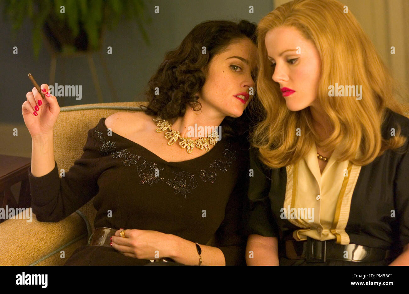 "Hollywoodland" Robin Tunney, Kathleen Robertson © 2006 Focus Banque D'Images