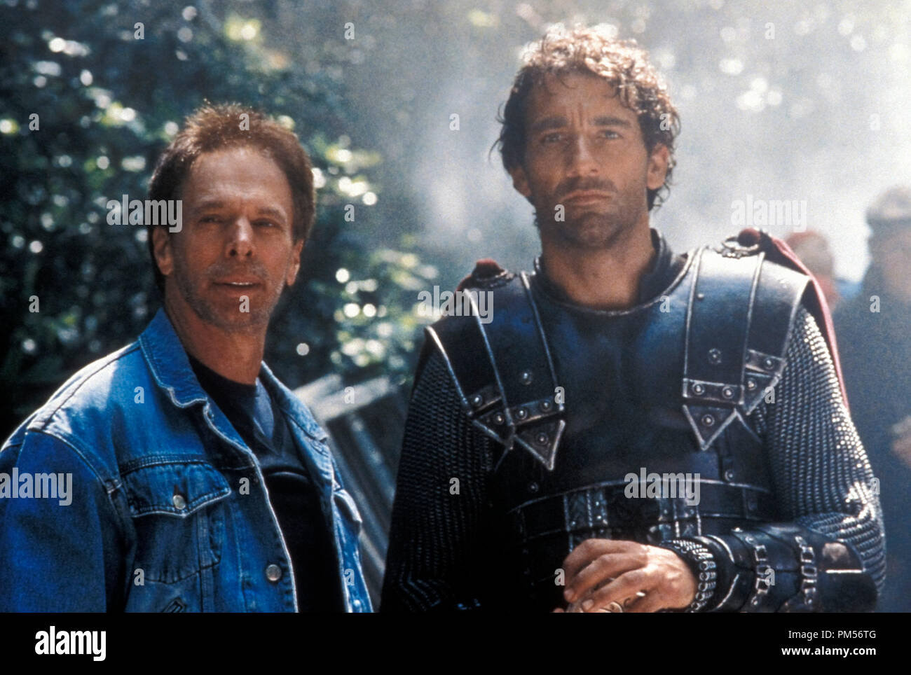 Photo du film de 'King Arthur' Jerry Bruckheimer, Clive Owen © 2004 Pierre Crédit photo : Jonathan Hession Référence de fichier #  307351349THA pour un usage éditorial uniquement - Tous droits réservés Banque D'Images