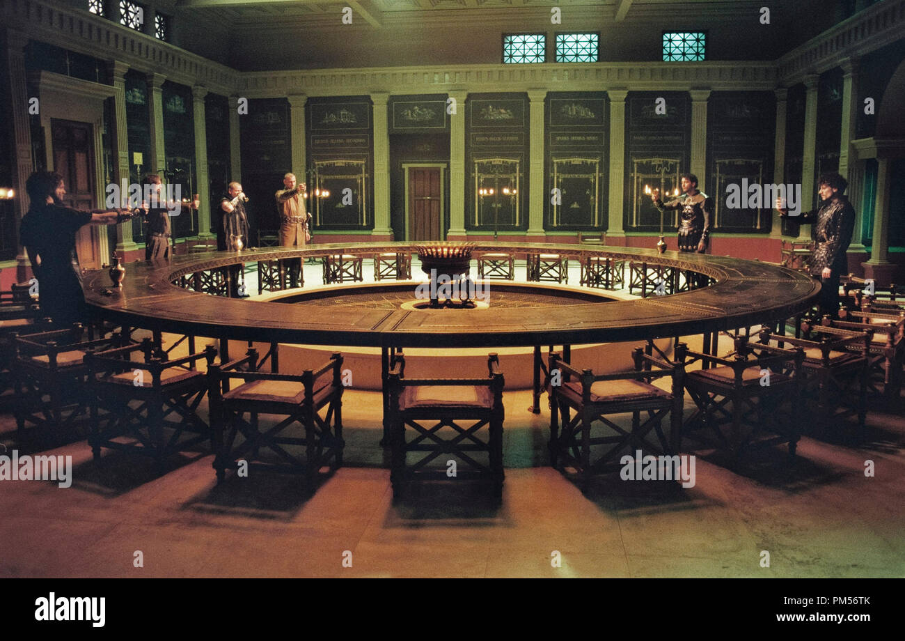 Photo du film de 'King Arthur' Hugh Dancy, Joel Edgerton, Mads Mikkelsen, Ray Winstone, Ray Stevenson, Clive Owen, Ioan Gruffudd Crédit photo : Jonathan Hession © 2004 Touchstone Pictures Référence #  307351351THA pour un usage éditorial uniquement - Tous droits réservés Banque D'Images