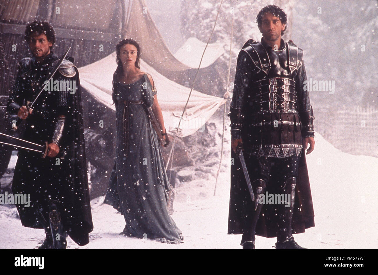 Photo du film de 'King Arthur' Ioan Gruffudd, Keira Knightley, Clive Owen © 2004 Pierre Crédit photo : Jonathan Hession Référence de fichier #  30735479THA pour un usage éditorial uniquement - Tous droits réservés Banque D'Images