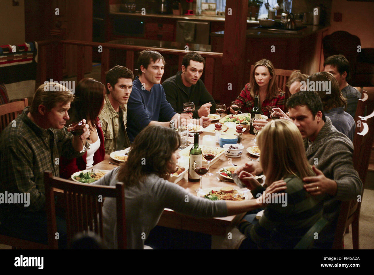 Publicité studio de toujours 'Brothers & Sisters' Traiter Williams, Marika Dominczyk, Dave Annable, Luke MacFarlane, Matthew Rhys, Calista Flockhart, Josh Hopkins, Balthazar Getty, Sarah Jane Morris, Sally Field 2006 Crédit photo : Scott Référence de dossier Garfield 307371547THA pour un usage éditorial uniquement - Tous droits réservés Banque D'Images