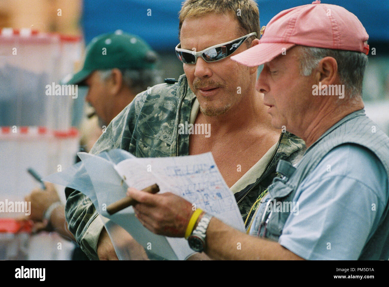 Photo du film / Publicité encore "domino" de Mickey Rourke, directeur Tony Scott © 2005 New Line Cinema Crédit Photo : Daniela Fichier Scaramuzza Référence #  307361349THA pour un usage éditorial uniquement - Tous droits réservés Banque D'Images