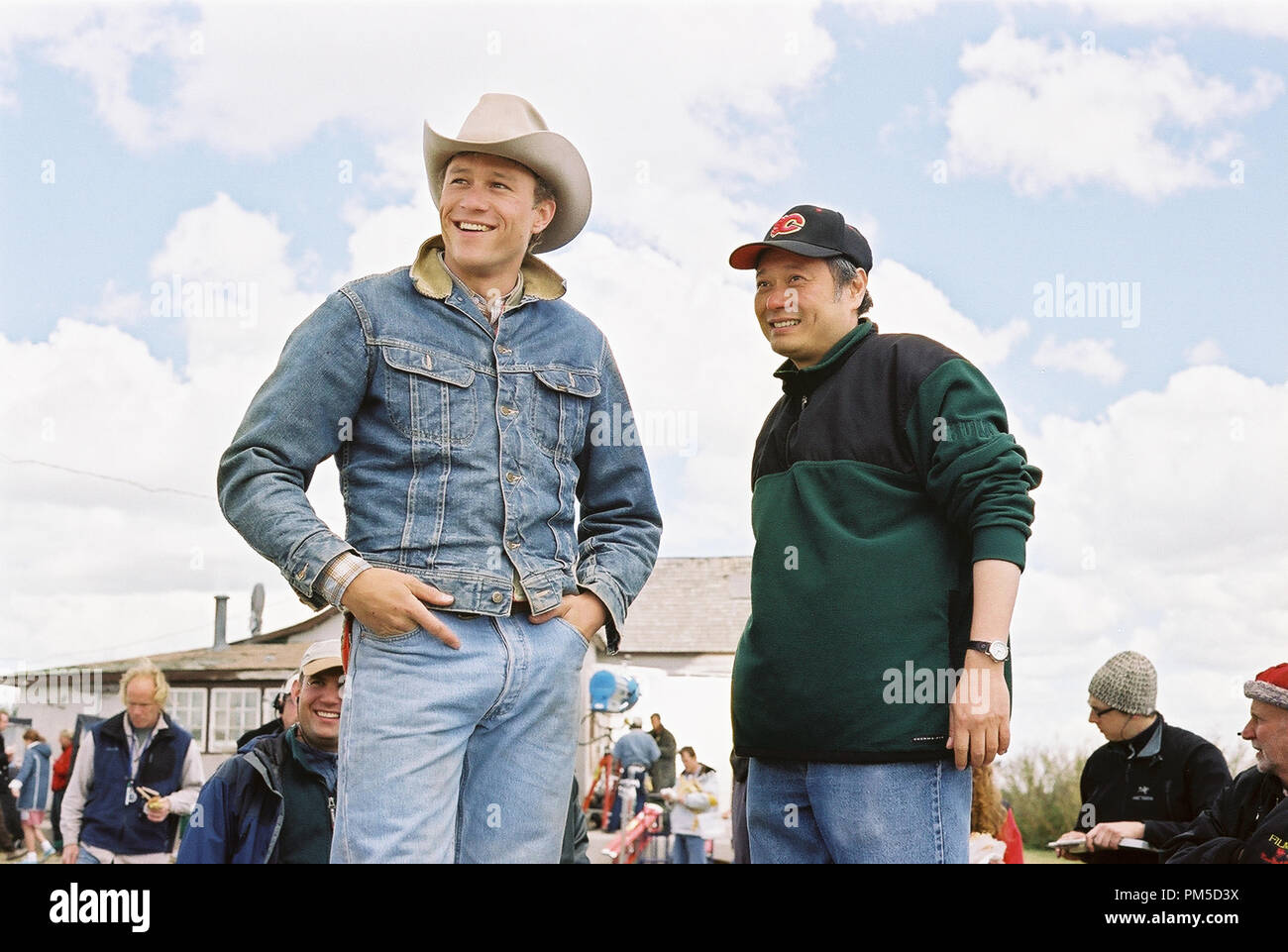 Photo du film / Publicité encore de 'Brokeback Mountain' Heath Ledger, Ang Lee Directeur © 2005 Focus Crédit photo : Référence du fichier Français Kimberley #  307361407THA pour un usage éditorial uniquement - Tous droits réservés Banque D'Images