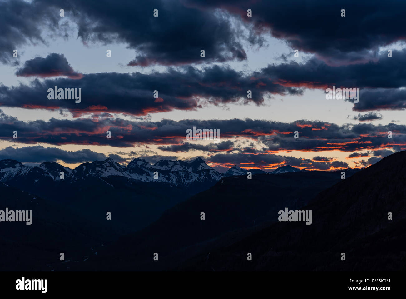 Dernière Lumière du soleil sur le parc national des Glaciers en été Banque D'Images