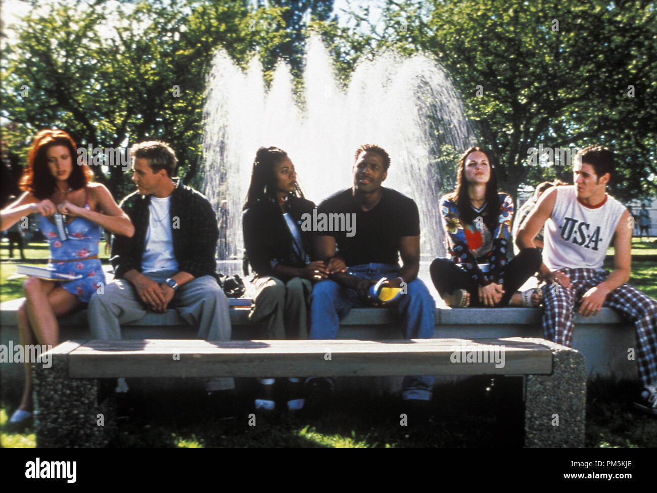 Photo du film / photos promotionnelles de 'Scary Movie' Shannon Elizabeth, Lochlyn Munro, Regina Hall, Shawn Wayans, Anna Faris, Jon Abrahams © 2000 Dimension Films Référence de fichier #  30846231THA pour un usage éditorial uniquement - Tous droits réservés Banque D'Images